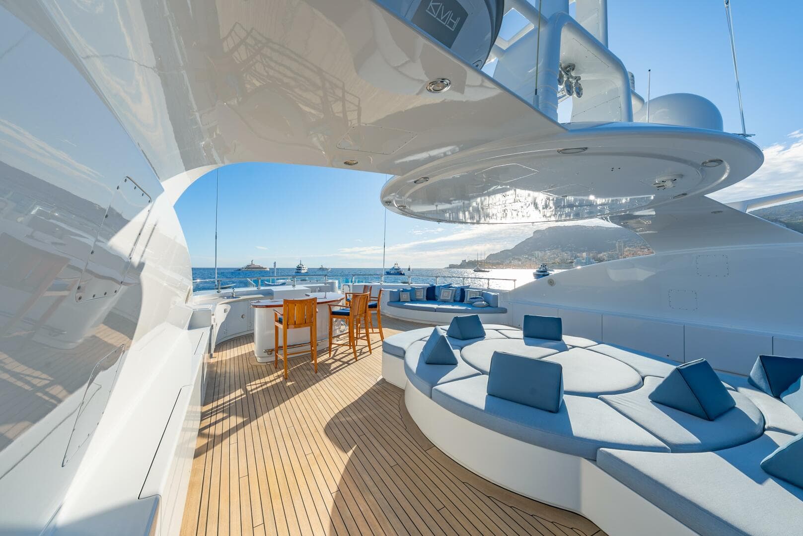 Sundeck With Table Hidden