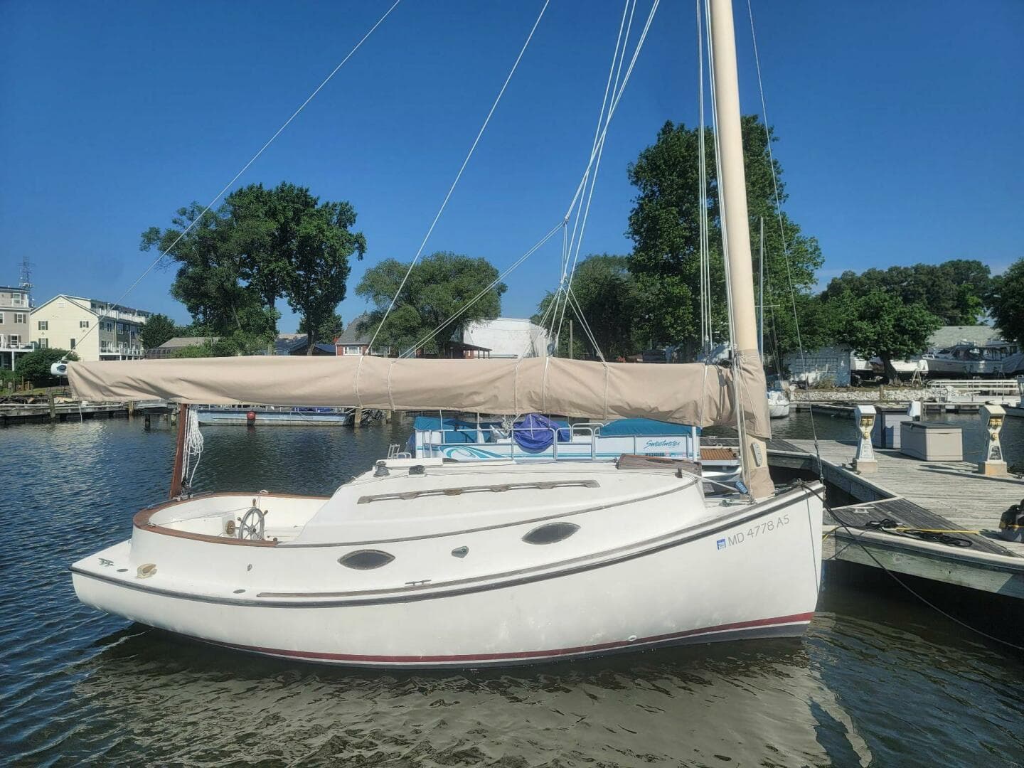 1983 Classic 21' Catboat