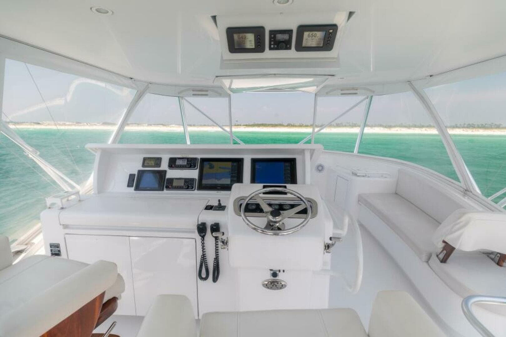 2008 Hatteras 60 Convertible  Helm 3