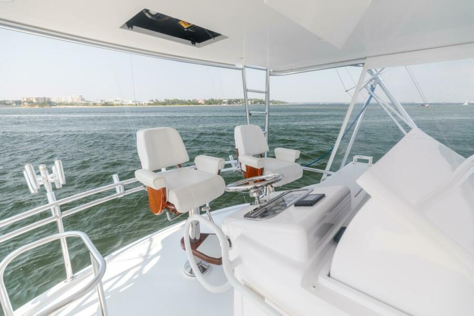 2008 Hatteras 60 Convertible  Helm Seating