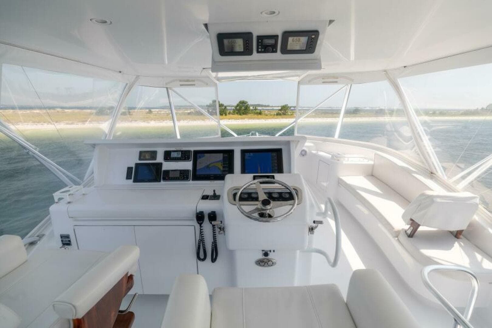 2008 Hatteras 60 Convertible  Helm 6
