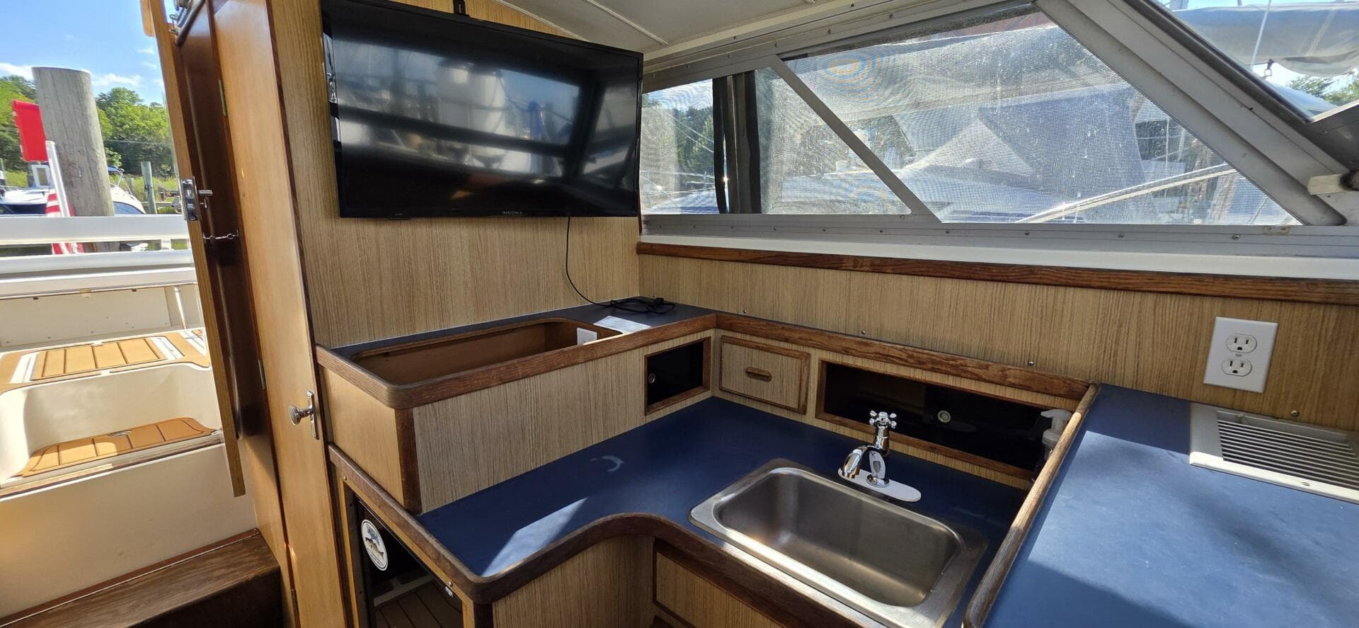 1983 Bertram 28 Flybridge