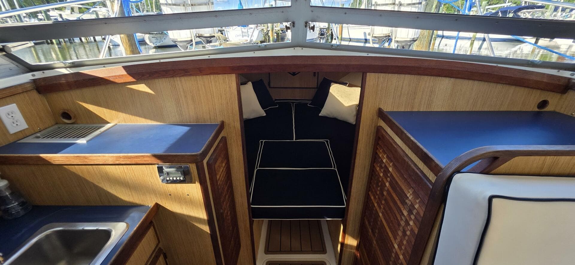 1983 Bertram 28 Flybridge