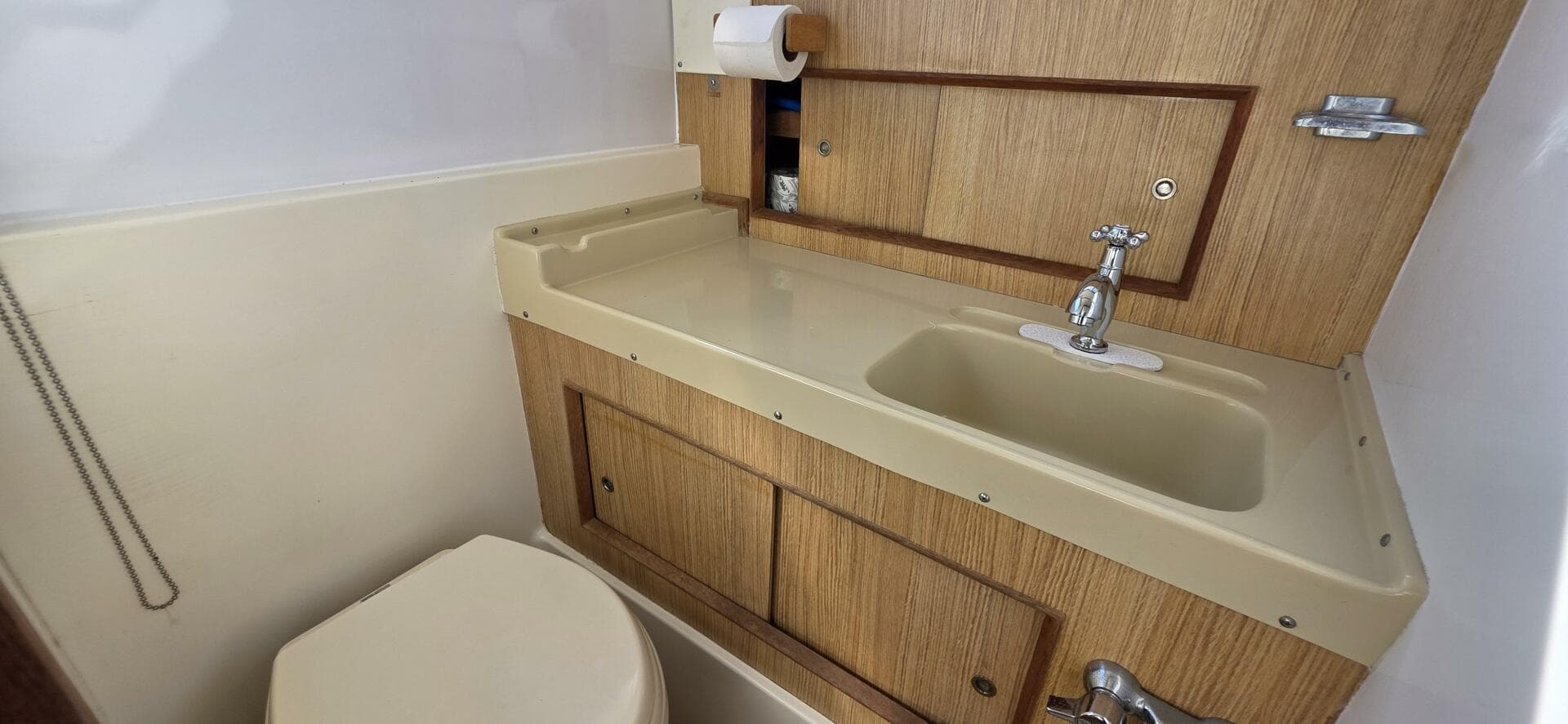 1983 Bertram 28 Flybridge