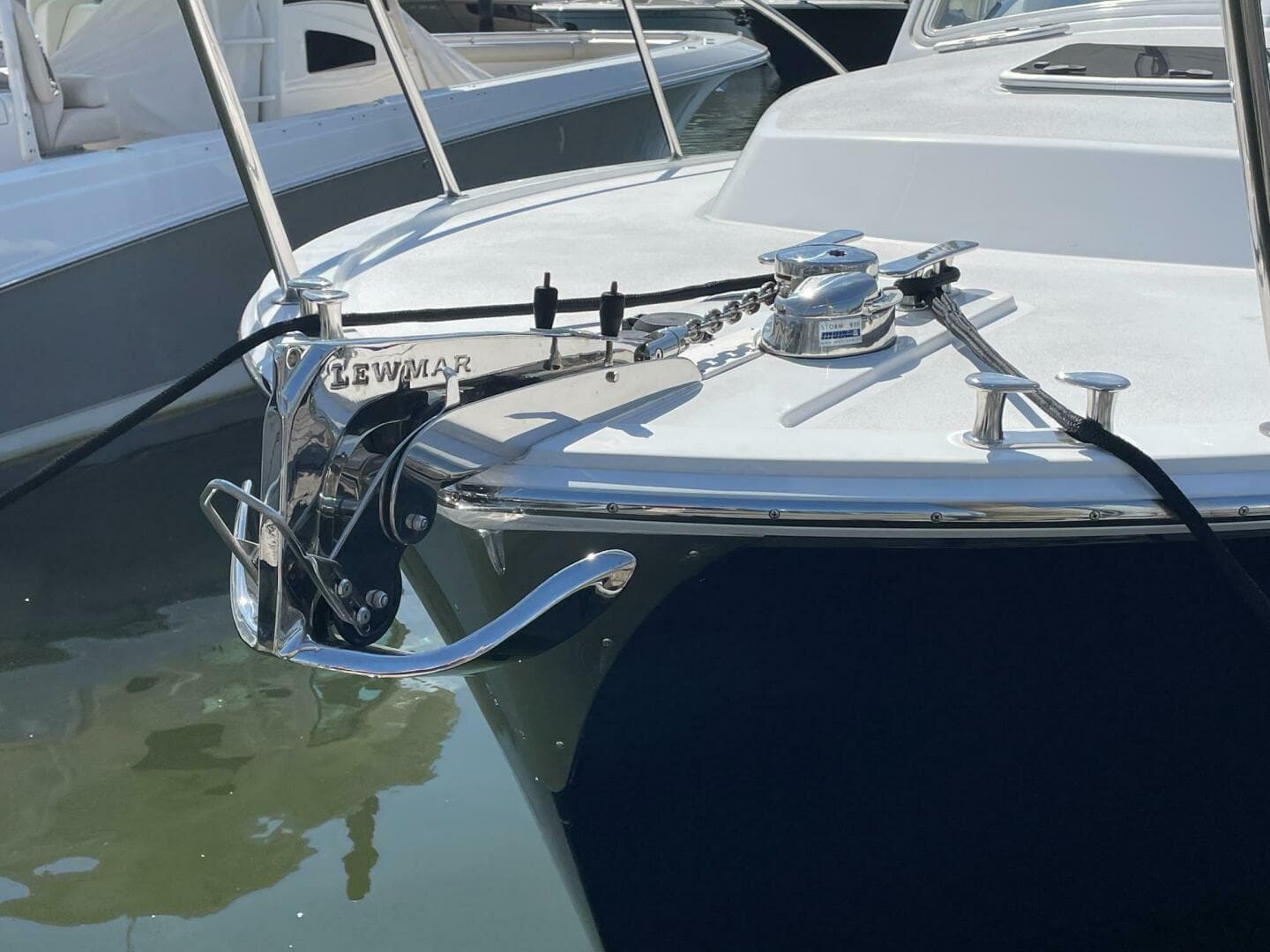 2023 MJM 35 bow anchor roller