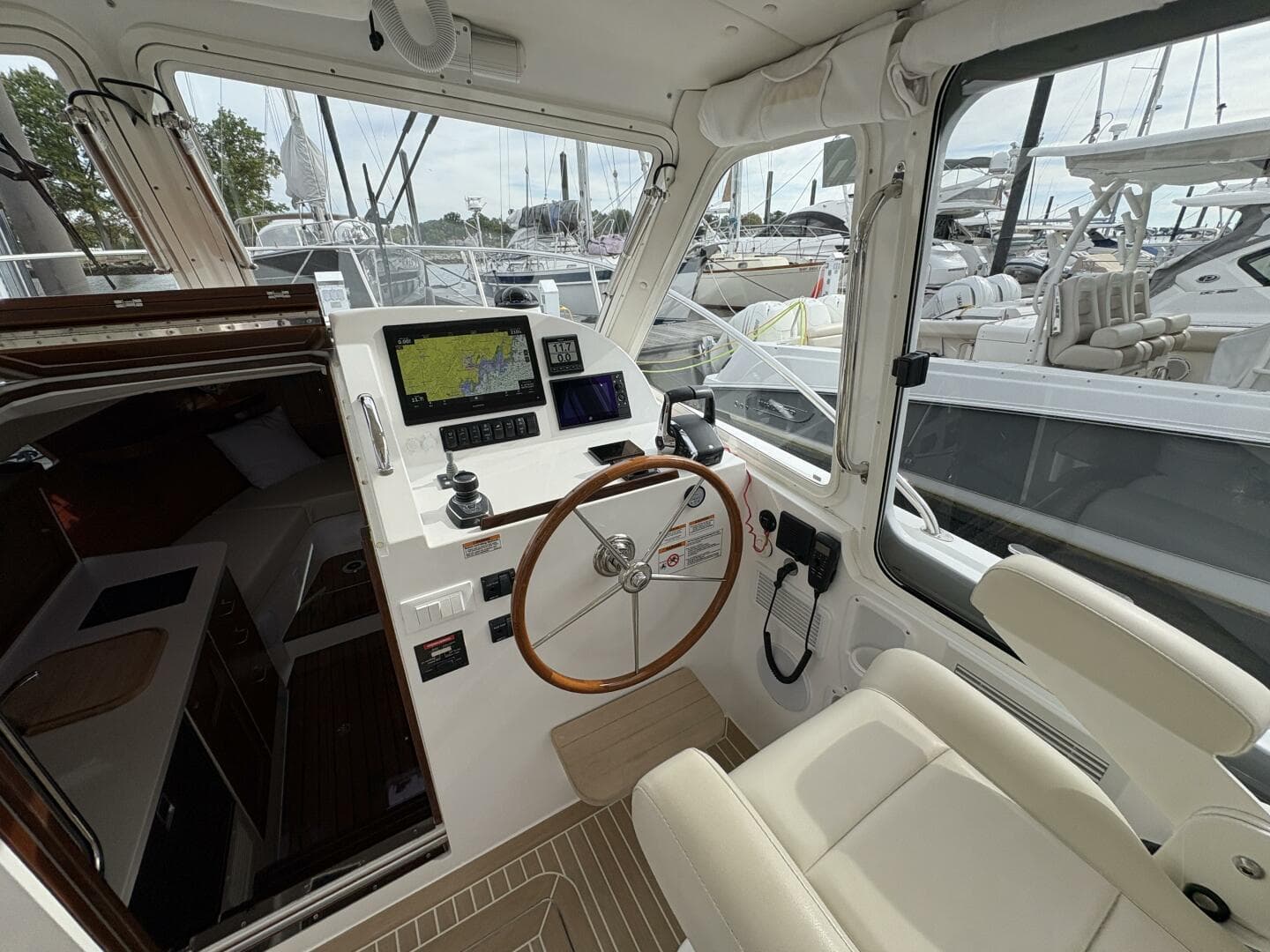 2023 MJM 35 helm console