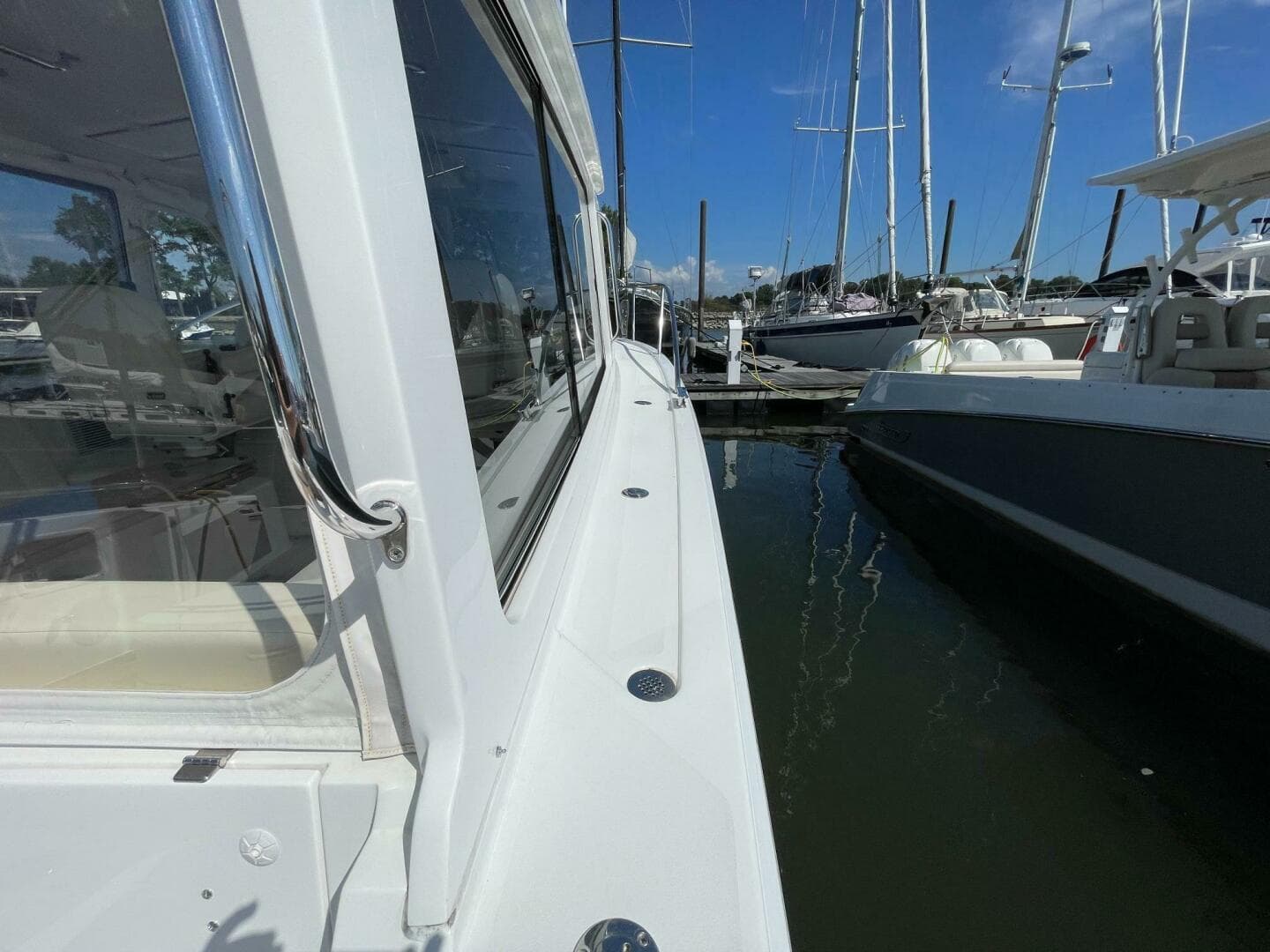 2023 MJM 35 starboard side walkaround