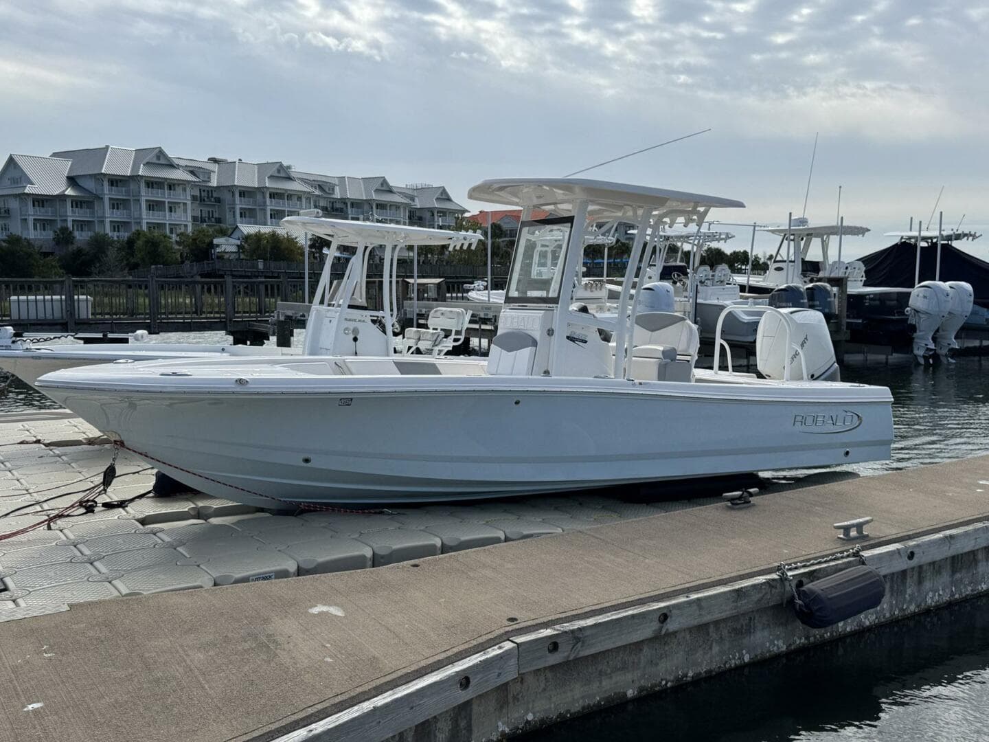 2021 Robalo 246 Cayman