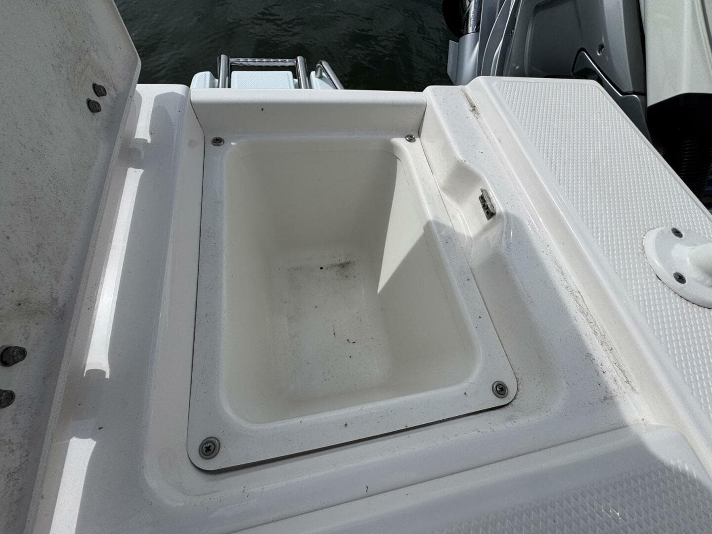 2021 Robalo 246 Cayman