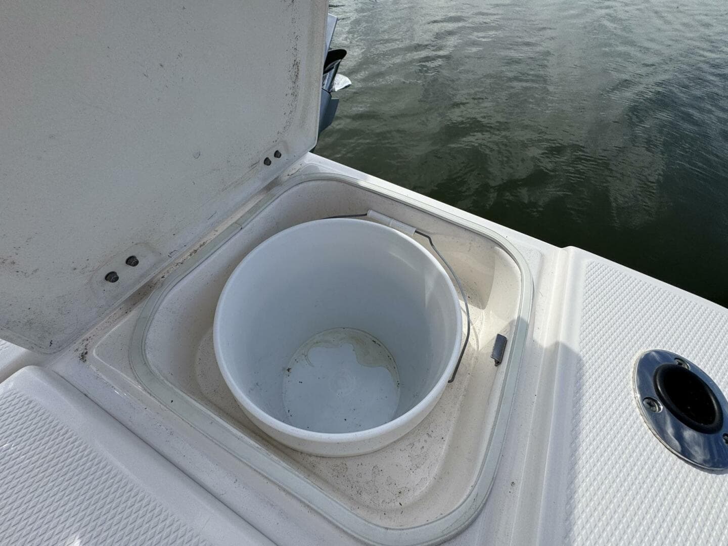 2021 Robalo 246 Cayman