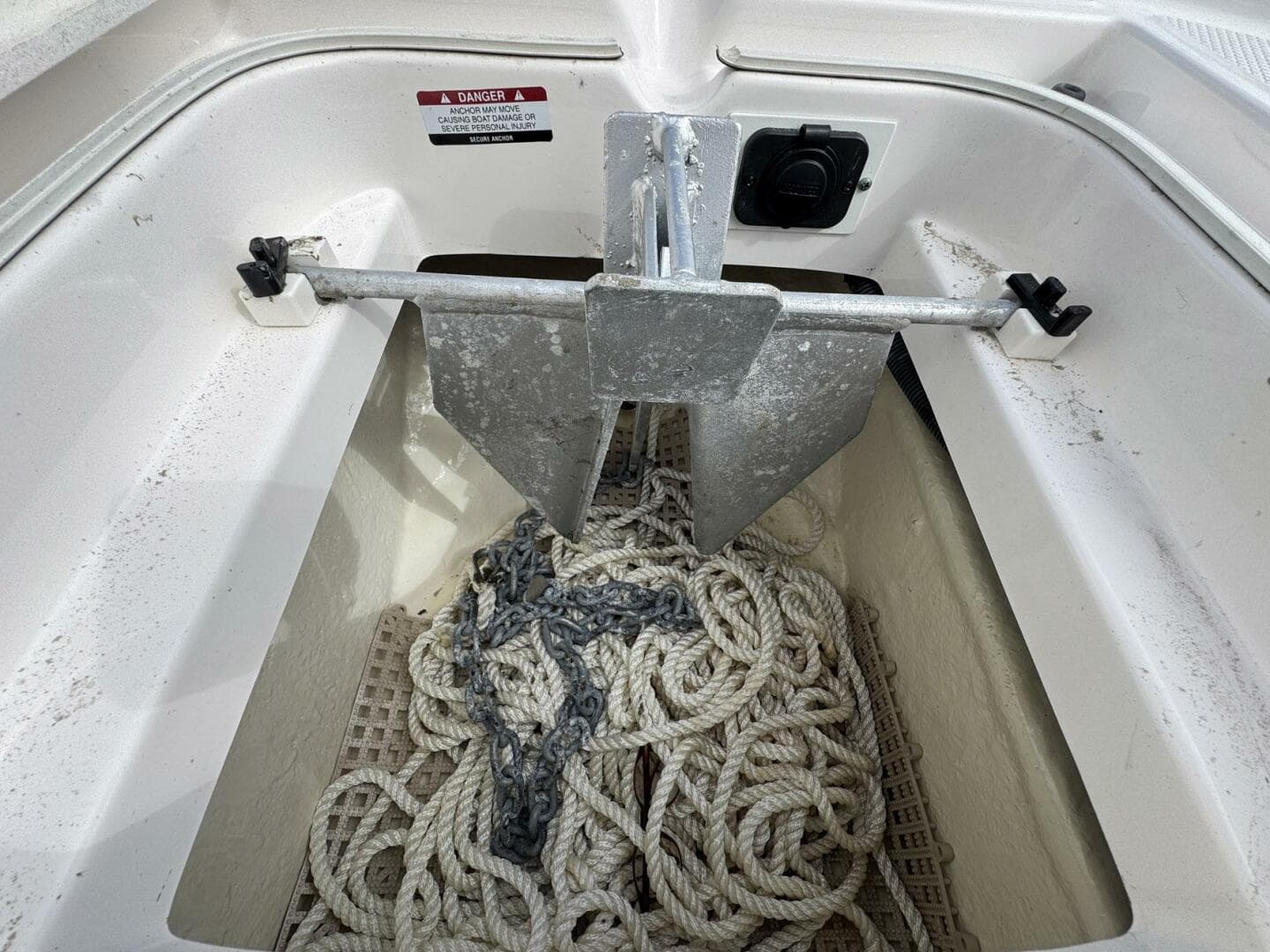 2021 Robalo 246 Cayman