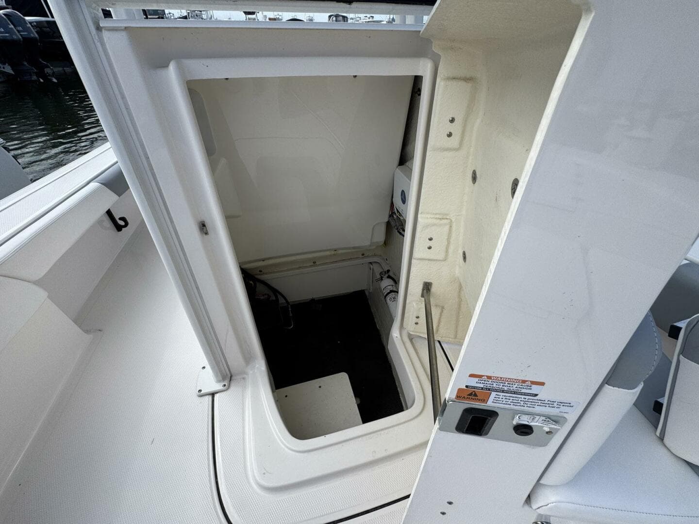 2021 Robalo 246 Cayman