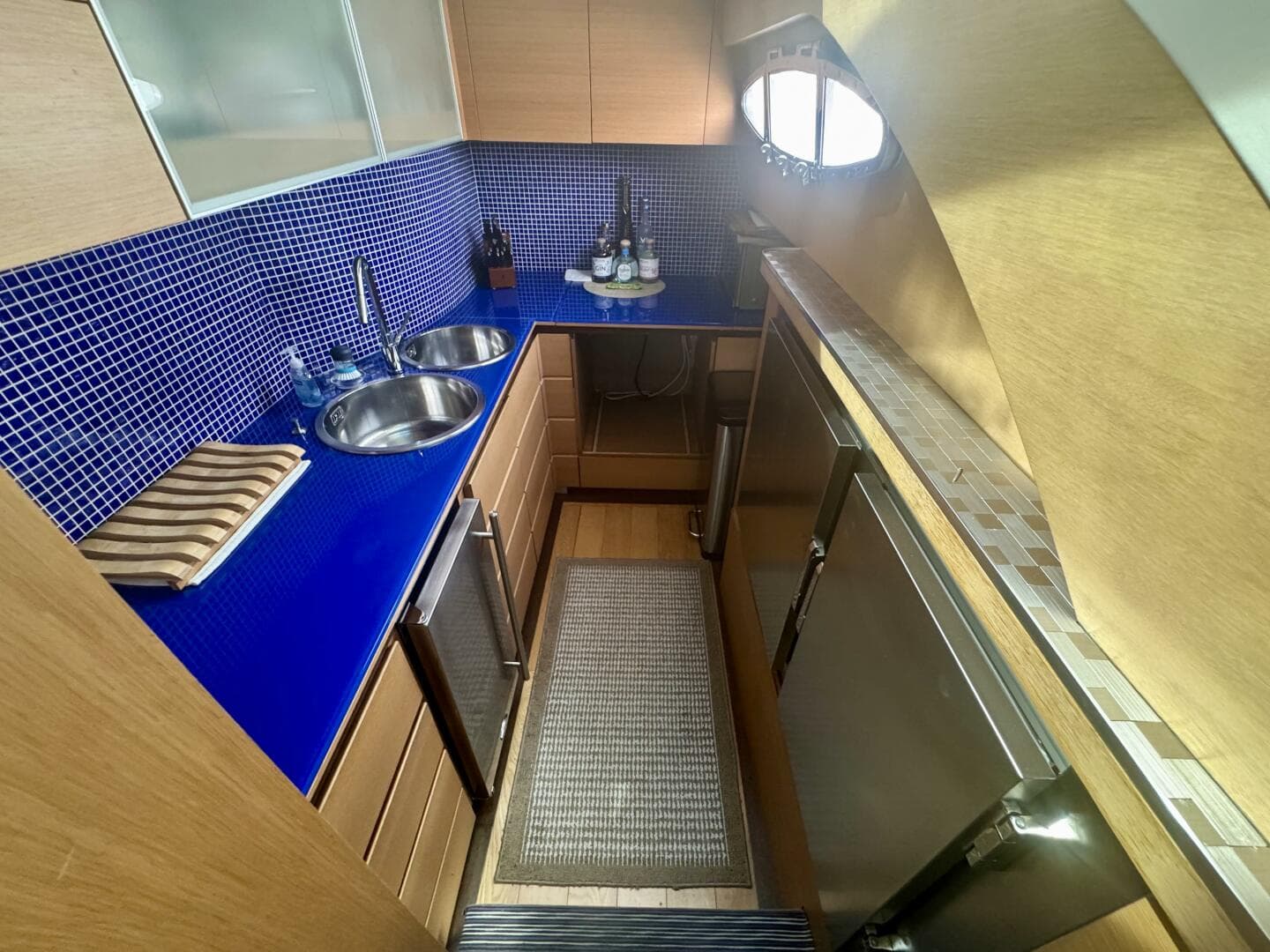 Pershing 72 Uptown Girl- Galley