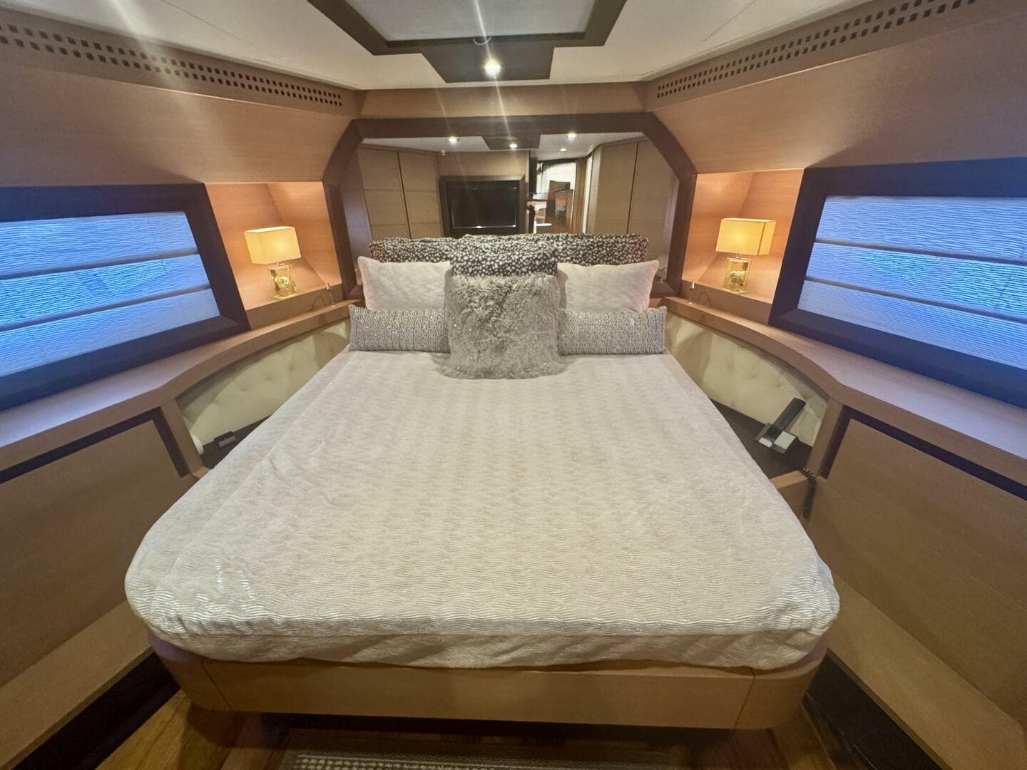 Pershing 72 Uptown Girl- Master Stateroom