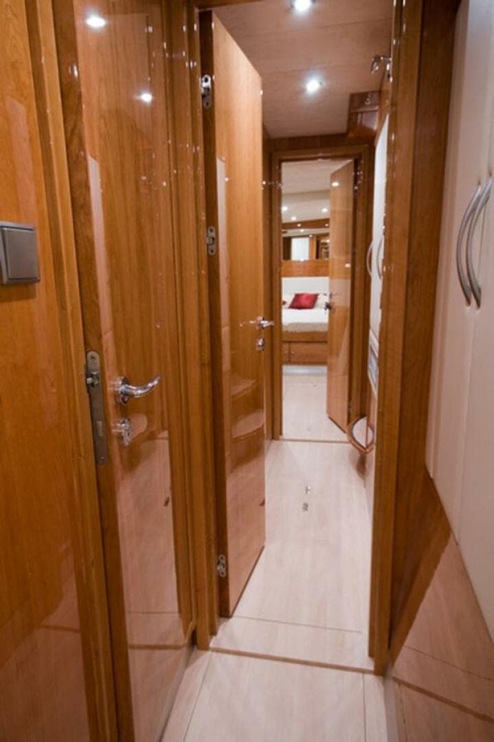 08 Interior Corridor 2515 1