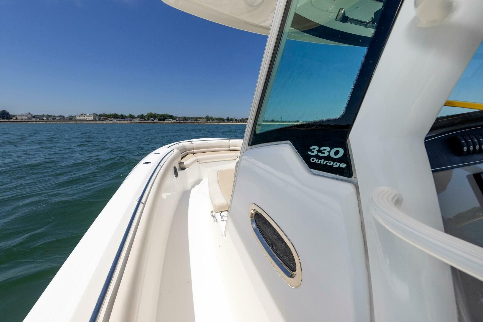 2016 Boston Whaler 330 Outrage