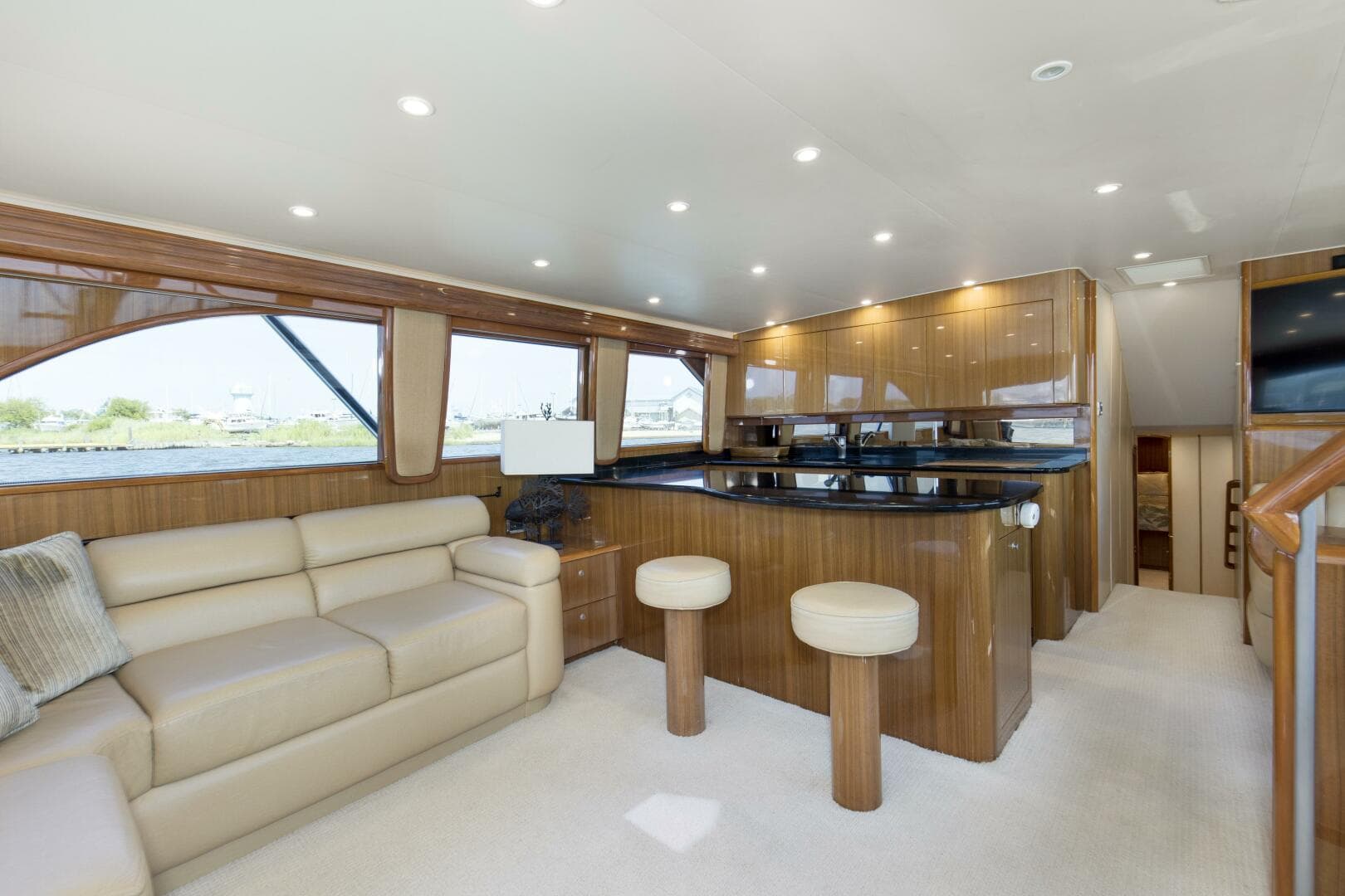 2007 64 Viking Enclosed Bridge Reel Blues Salon