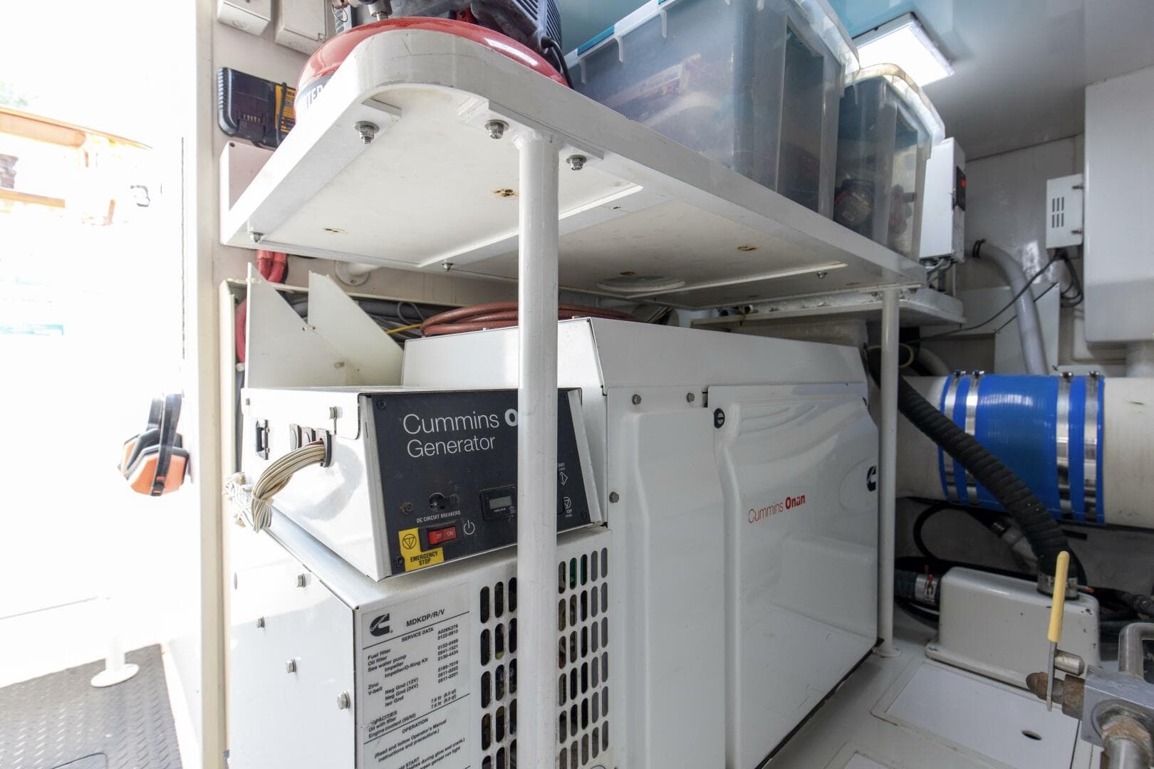 2007 64 Viking Enclosed Bridge Reel Blues Engine Room (3)