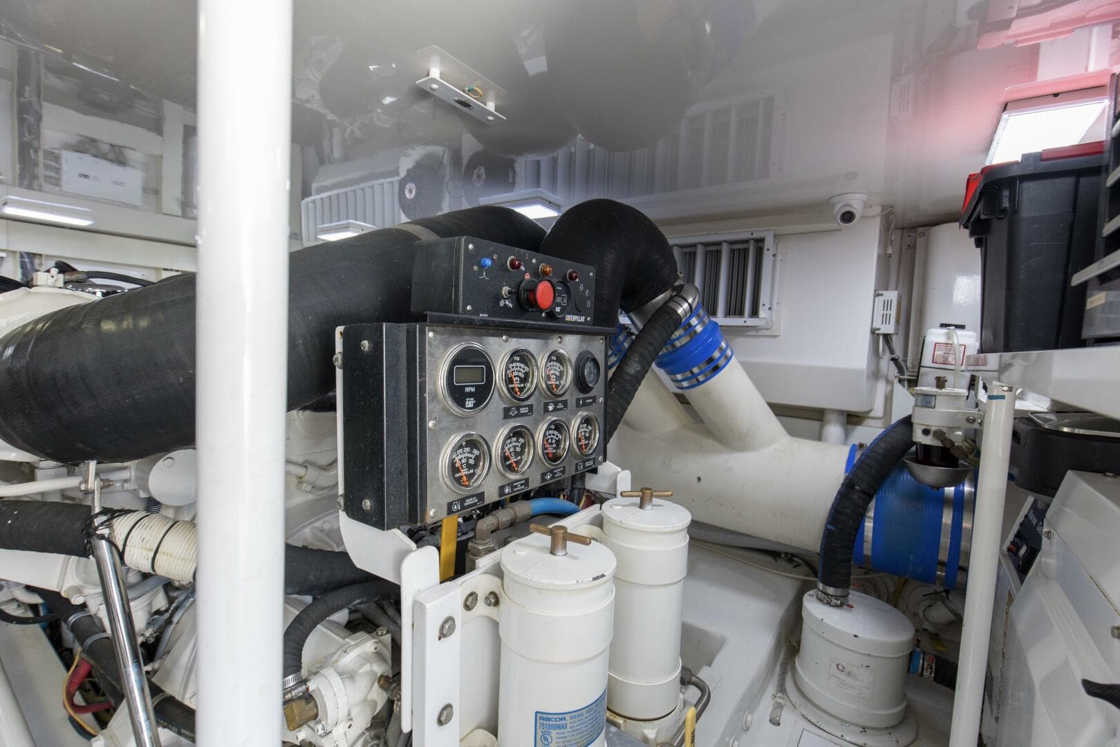 2007 64 Viking Enclosed Bridge Reel Blues Engine Room (2)