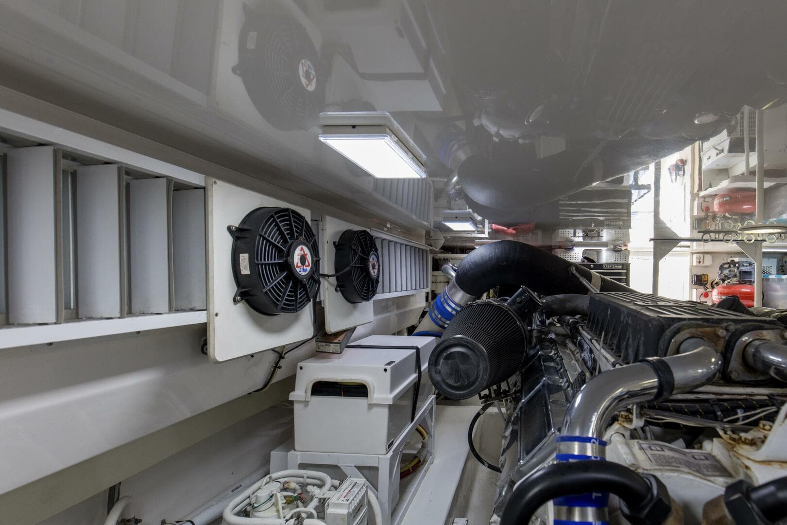 2007 64 Viking Enclosed Bridge Reel Blues Engine Room (8)