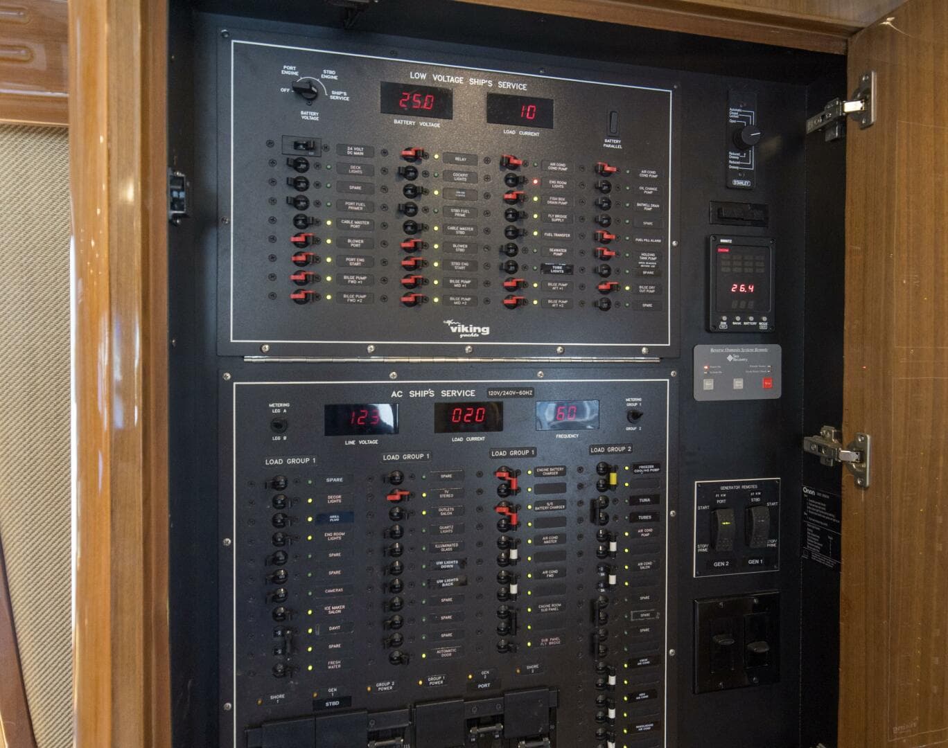 2007 64 Viking Enclosed Bridge Reel Blues Bus Panel