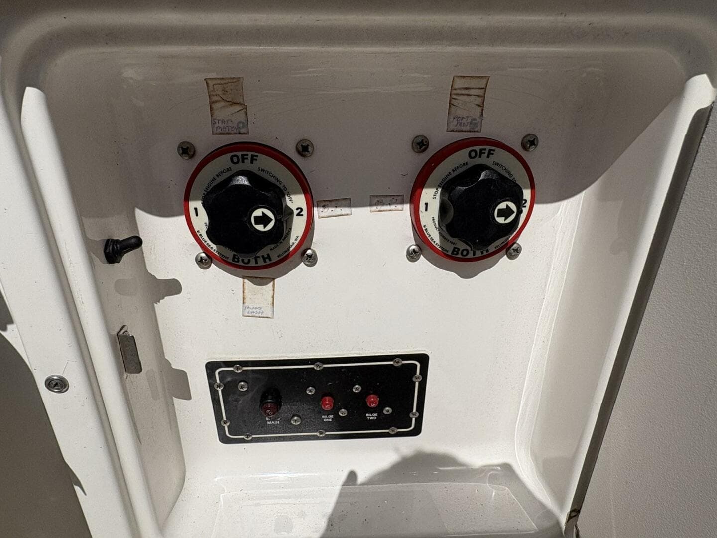 1998 Dakota 320 Open Fisherman