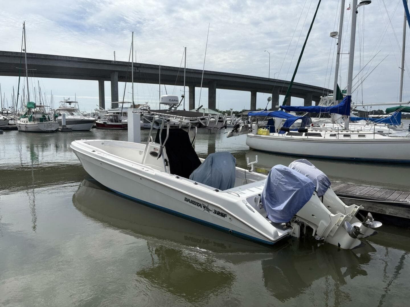 1998 Dakota 320 Open Fisherman
