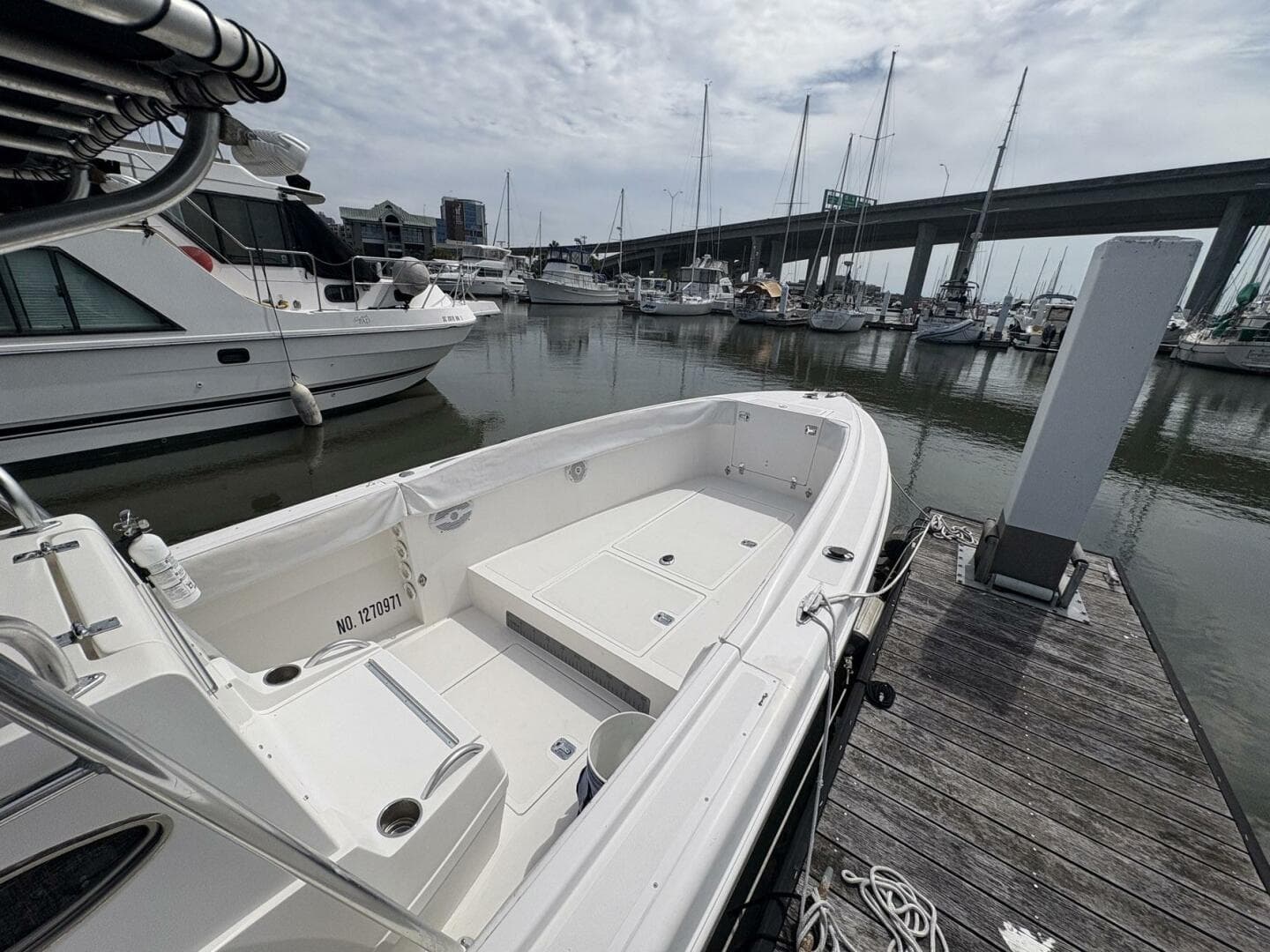 1998 Dakota 320 Open Fisherman