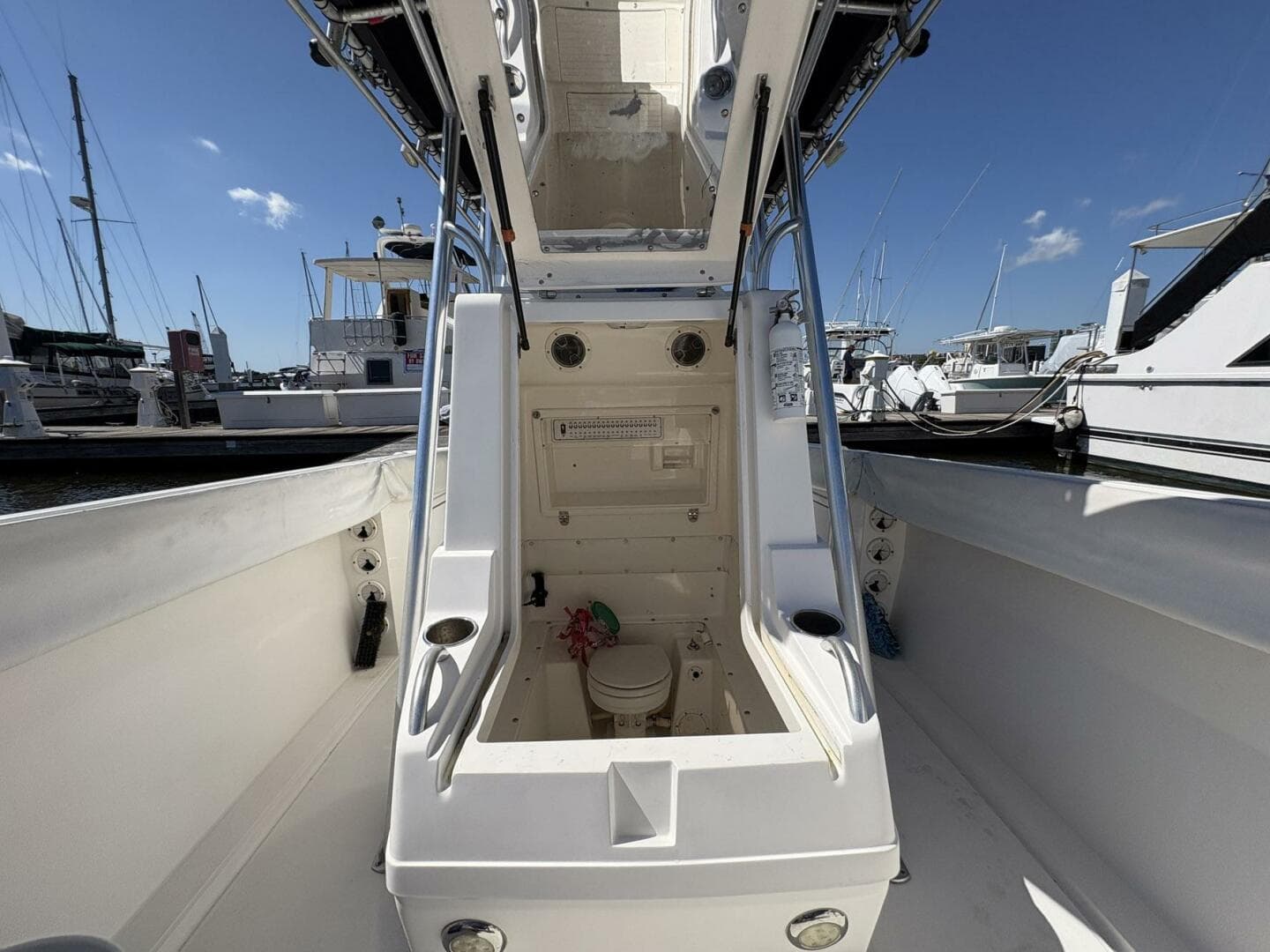 1998 Dakota 320 Open Fisherman