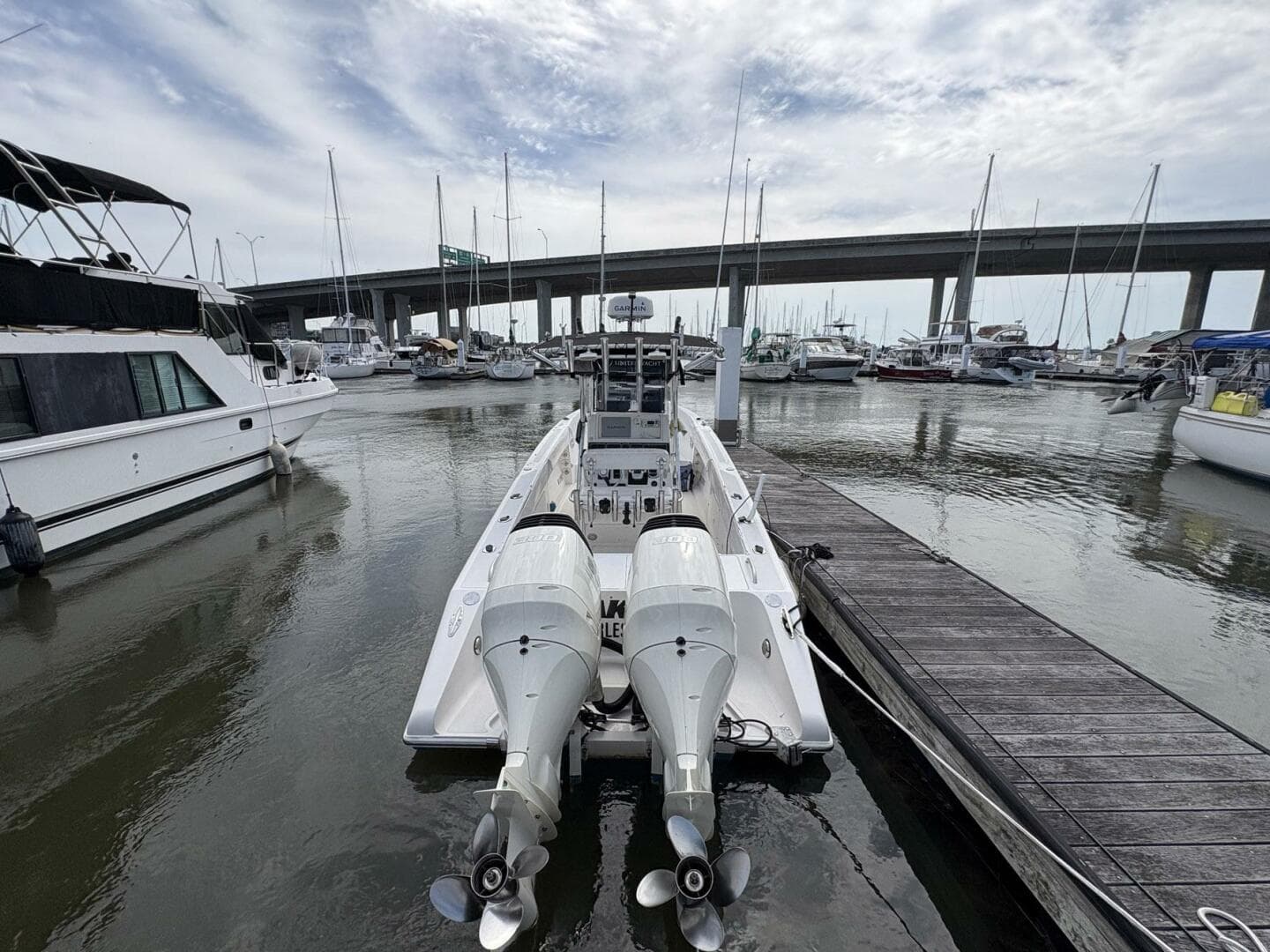 1998 Dakota 320 Open Fisherman