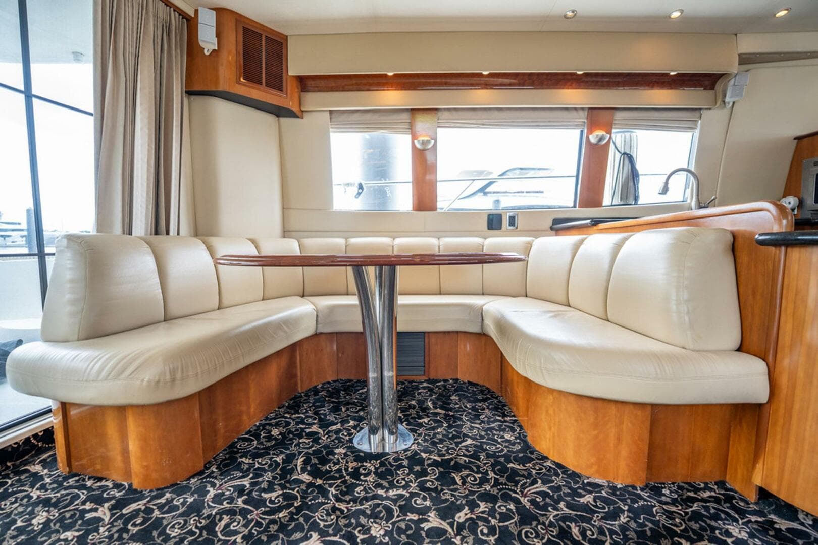 2005 Carver 56 Voyager