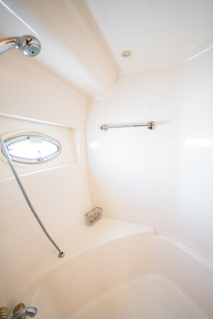 2005 Carver 56 Voyager