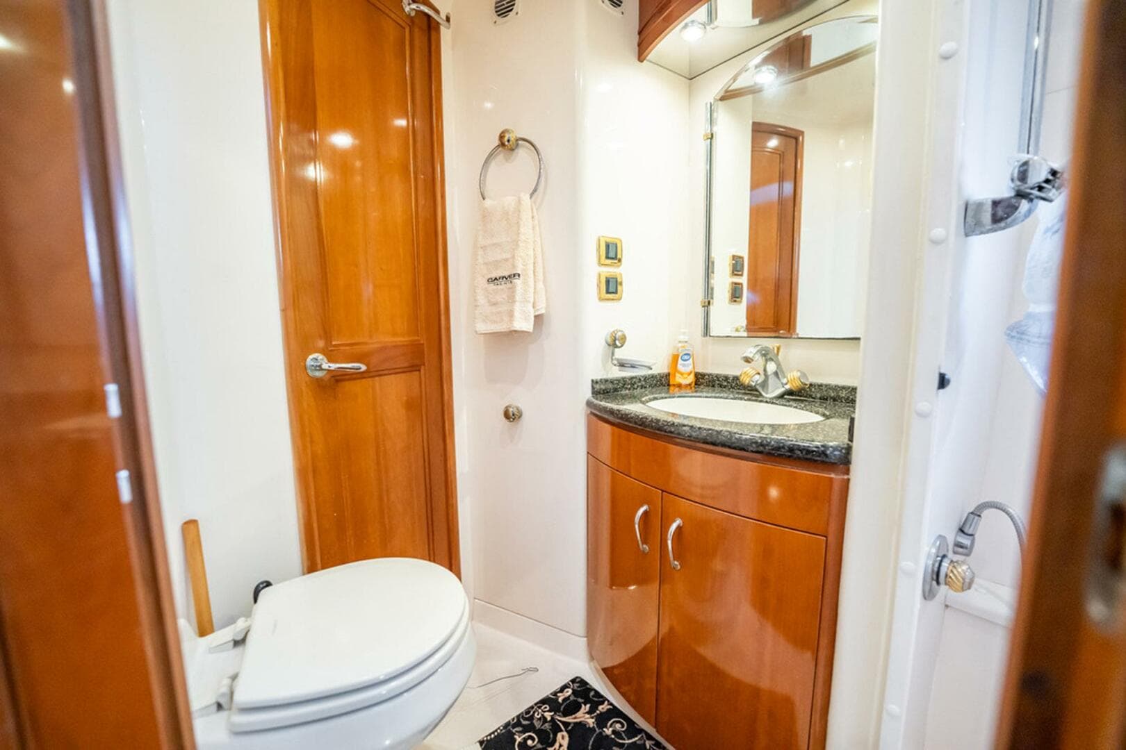 2005 Carver 56 Voyager