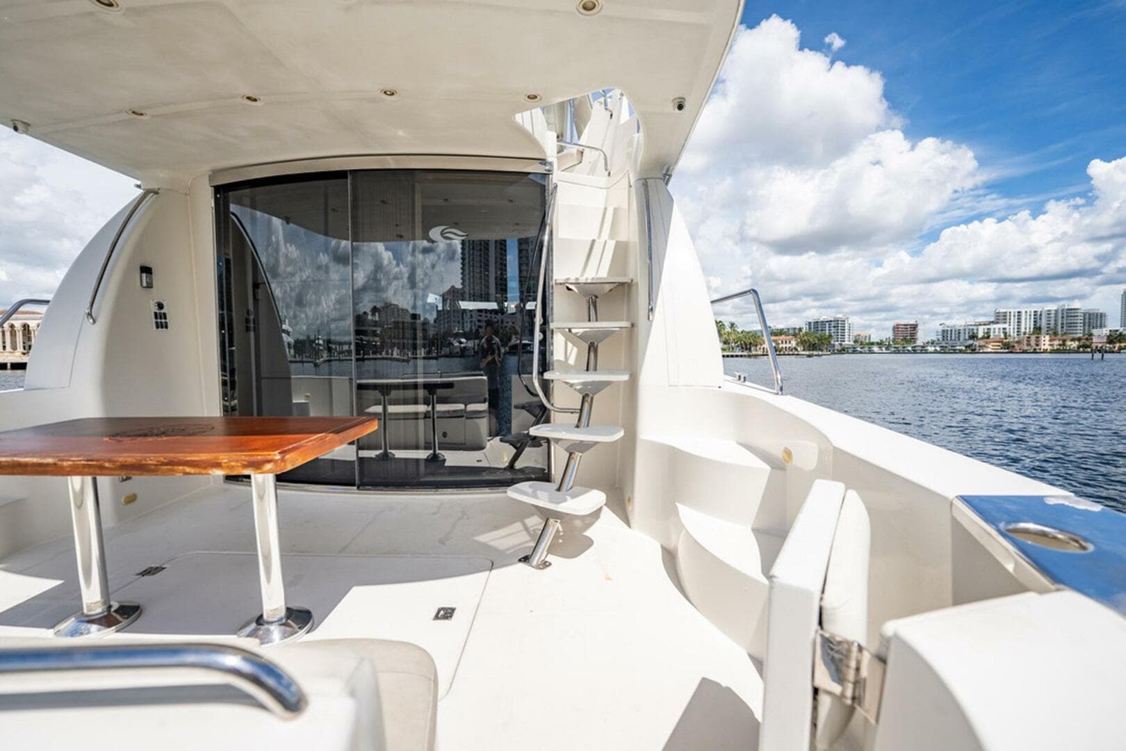 2005 Carver 56 Voyager