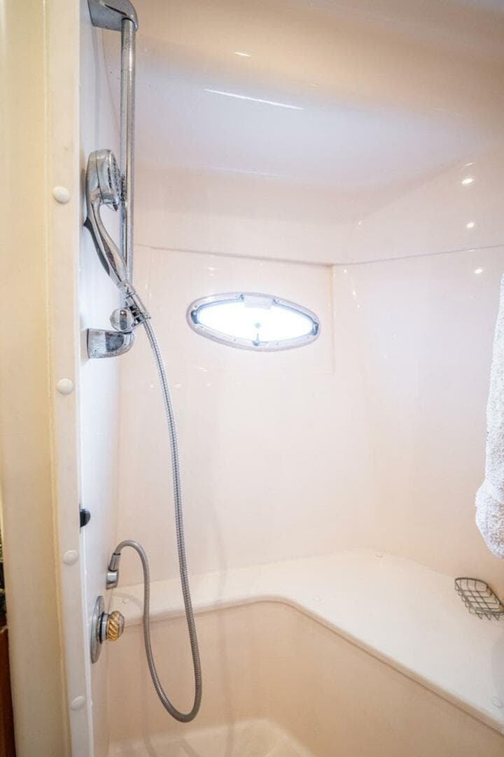 2005 Carver 56 Voyager