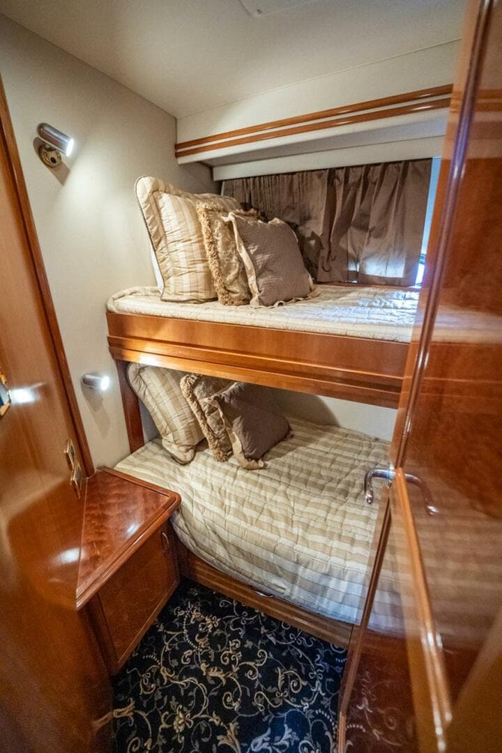 2005 Carver 56 Voyager