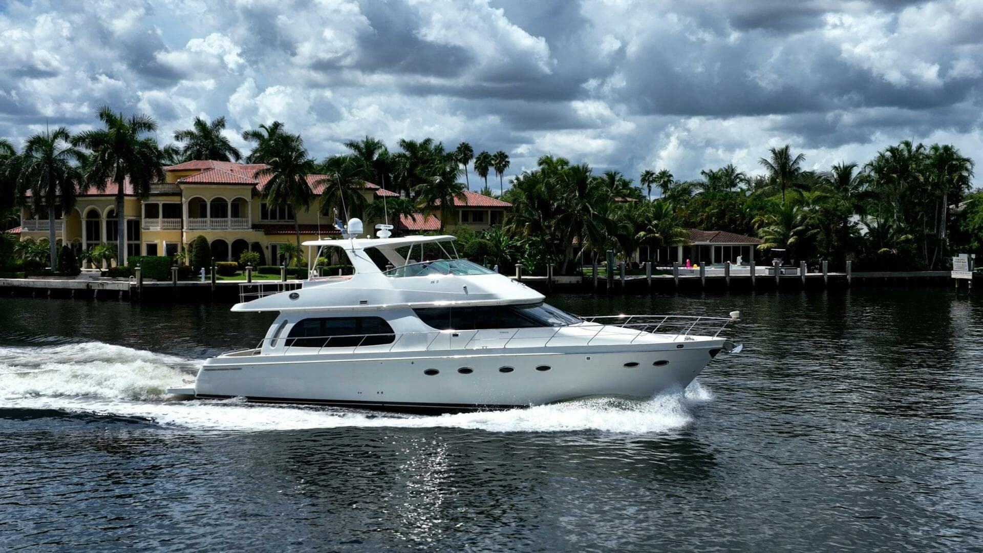 2005 Carver 56 Voyager