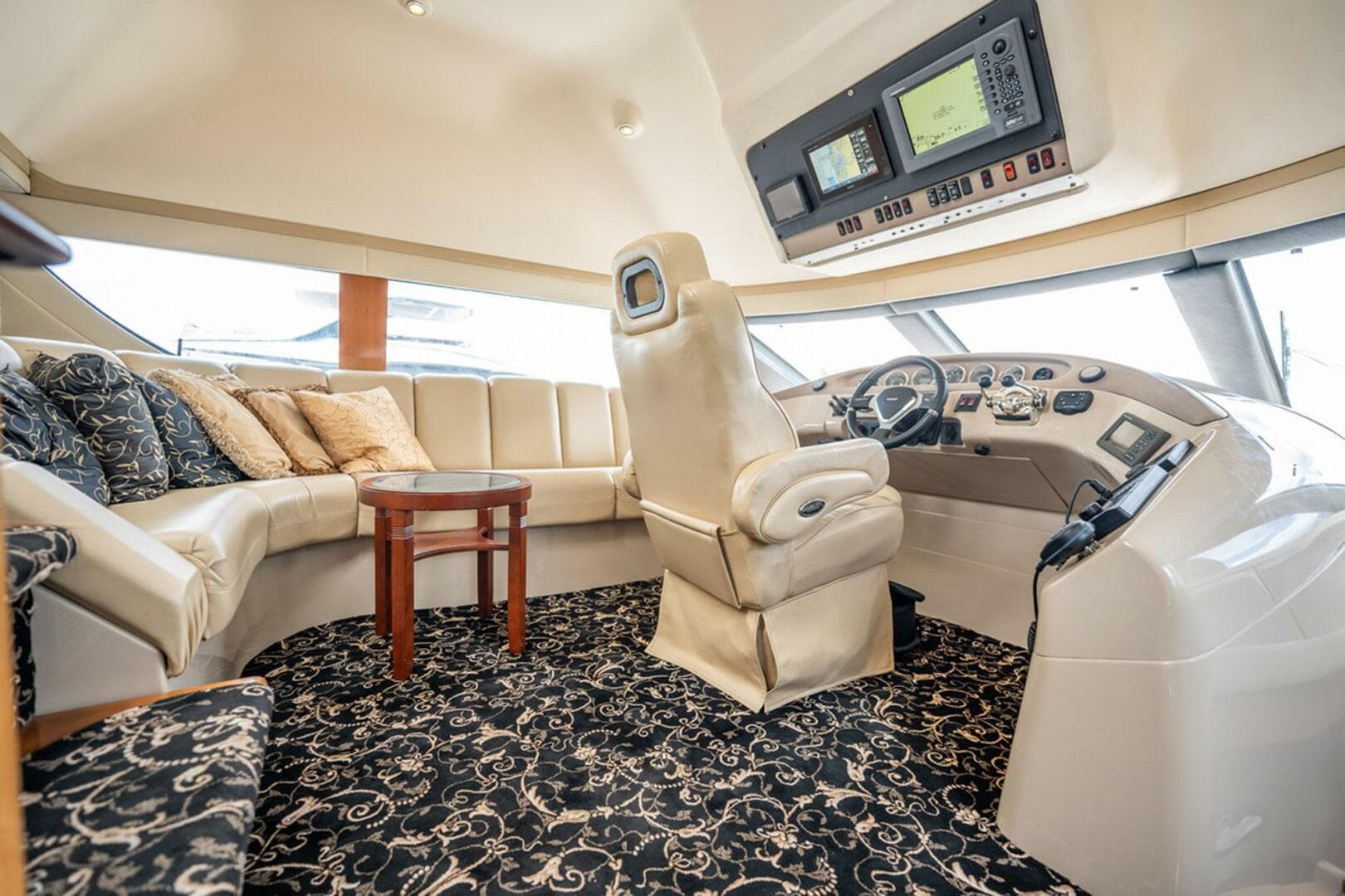 2005 Carver 56 Voyager