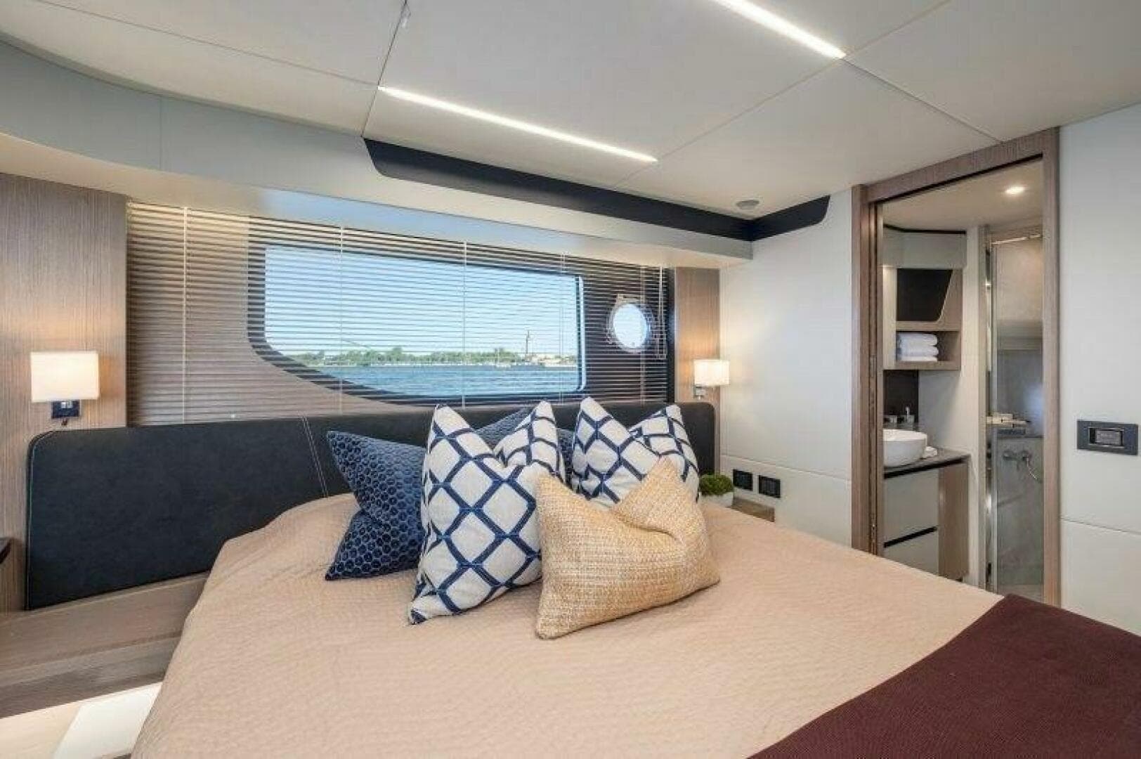 2026 Absolute 48 Coupe