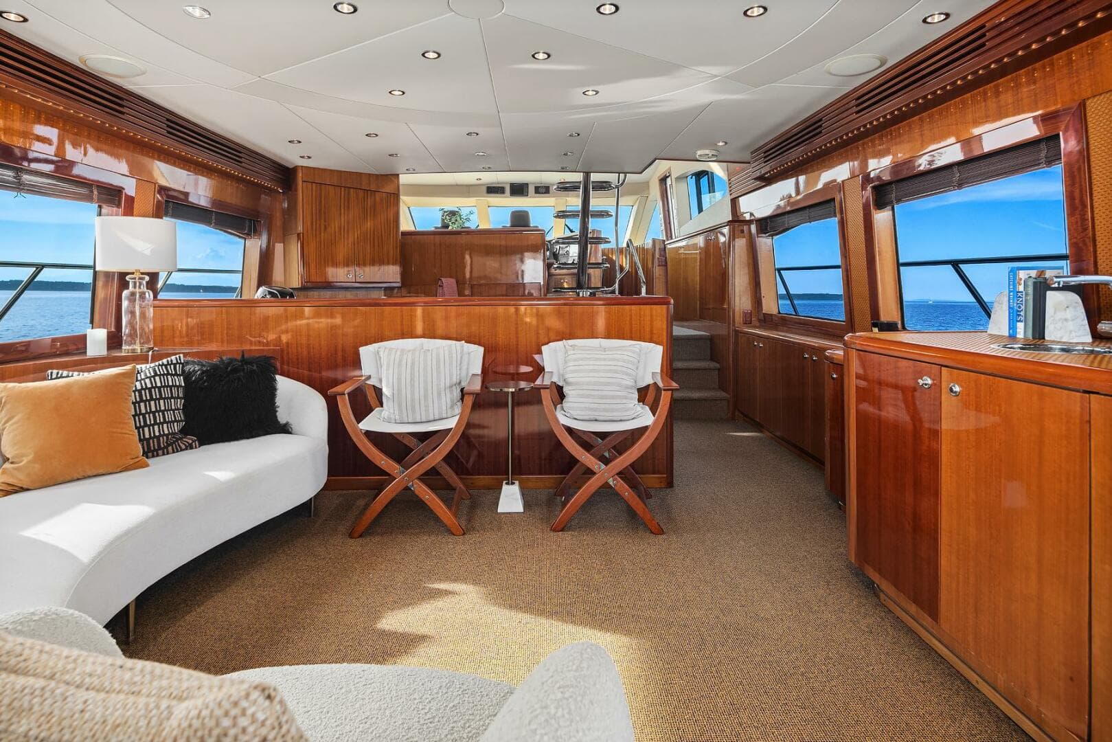 2001 Hatteras Cockpit Motoryacht