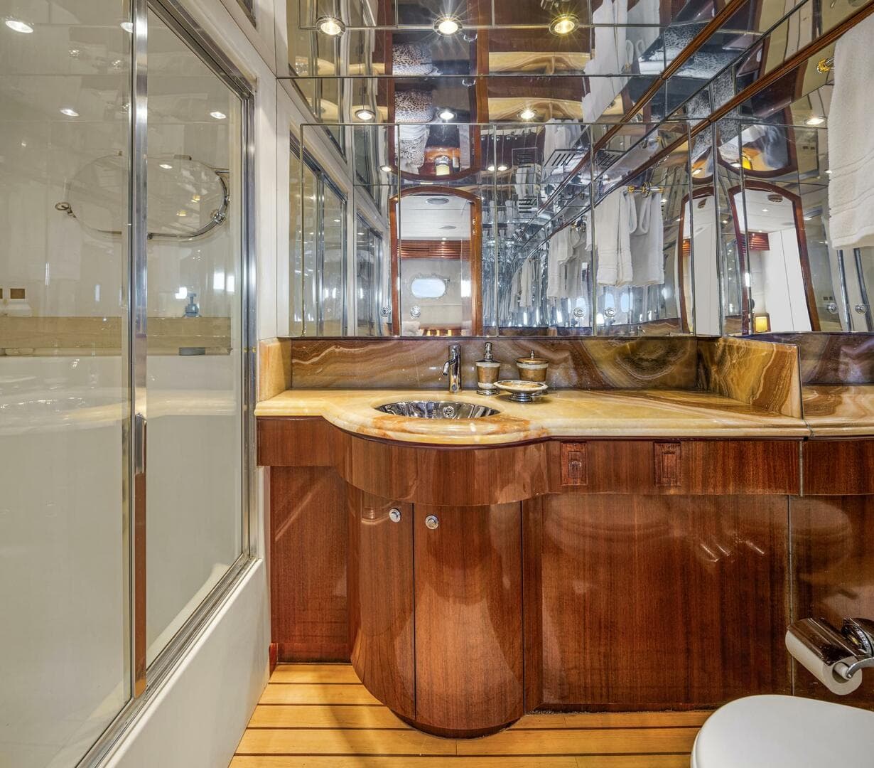 2001 Hatteras Cockpit Motoryacht