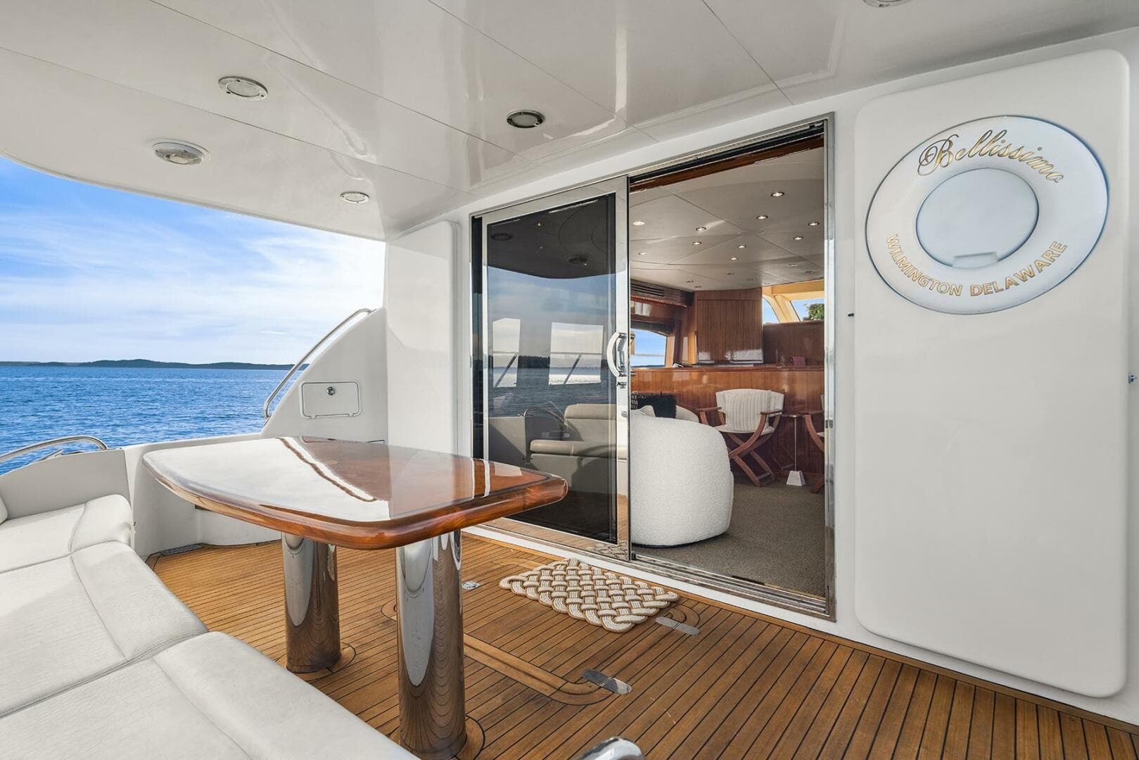 2001 Hatteras Cockpit Motoryacht