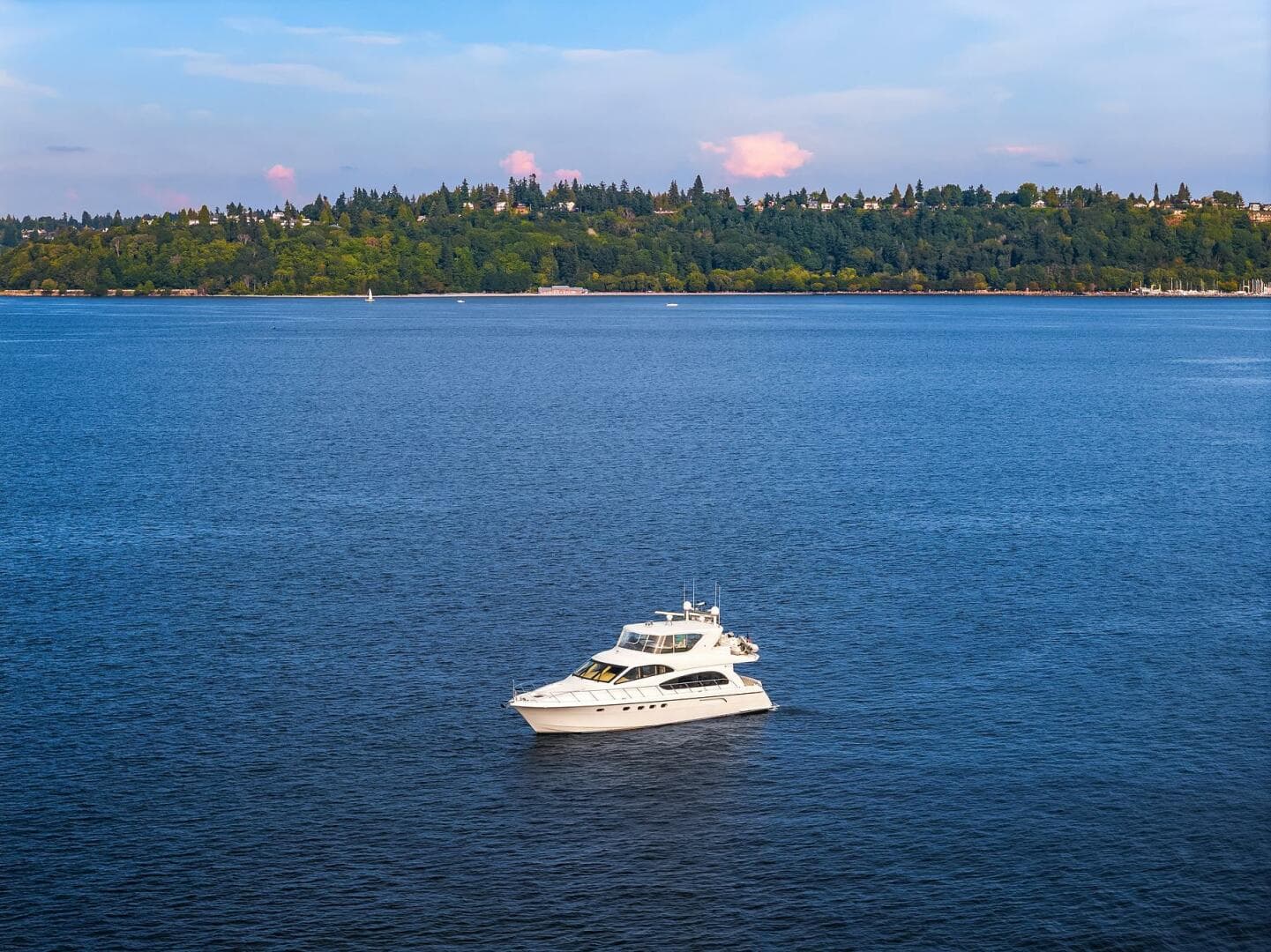 2001 Hatteras Cockpit Motoryacht