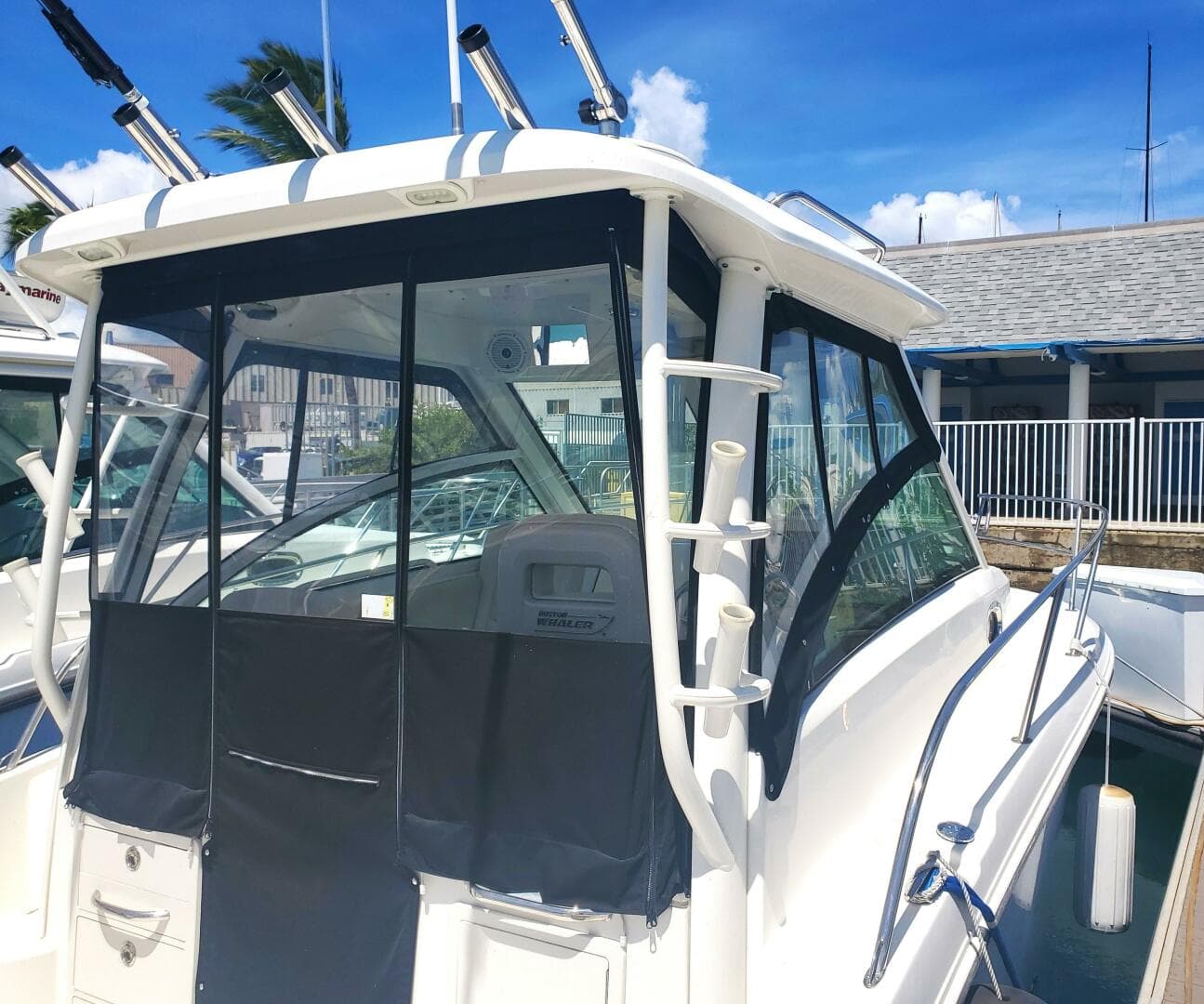 2019 Boston Whaler Conquest