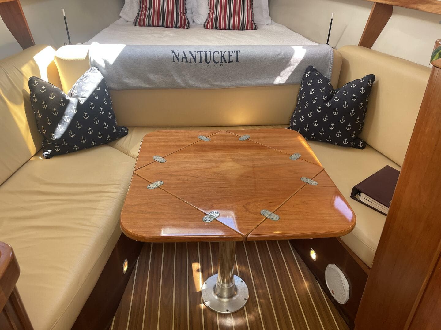 2005 Mainship 30 Pilot II