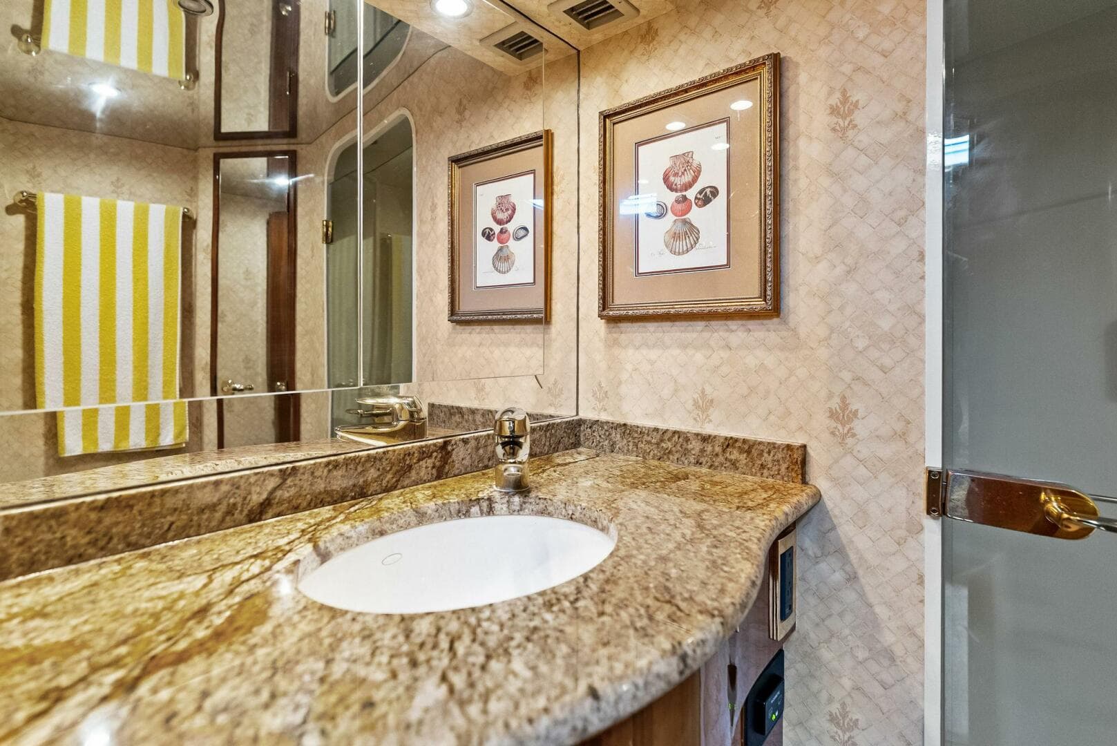 2006 Viking 61 Convertible KNOT ON CALL