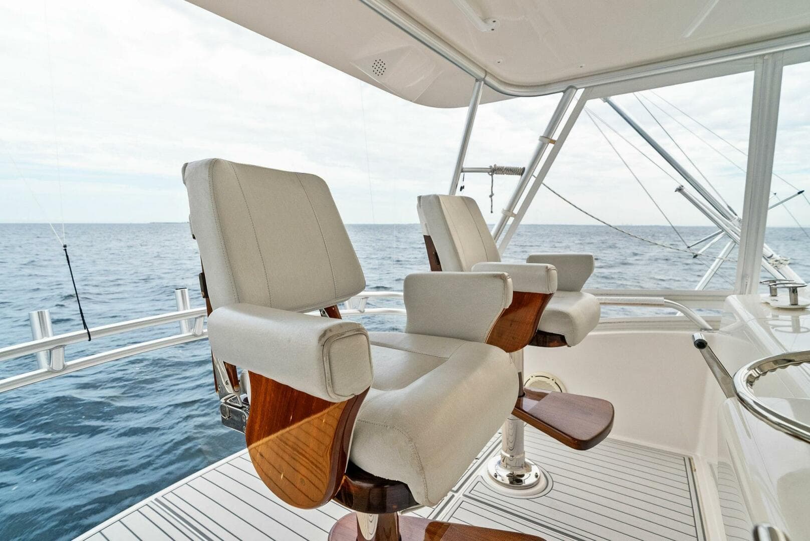 2006 Viking 61 Convertible KNOT ON CALL Helm