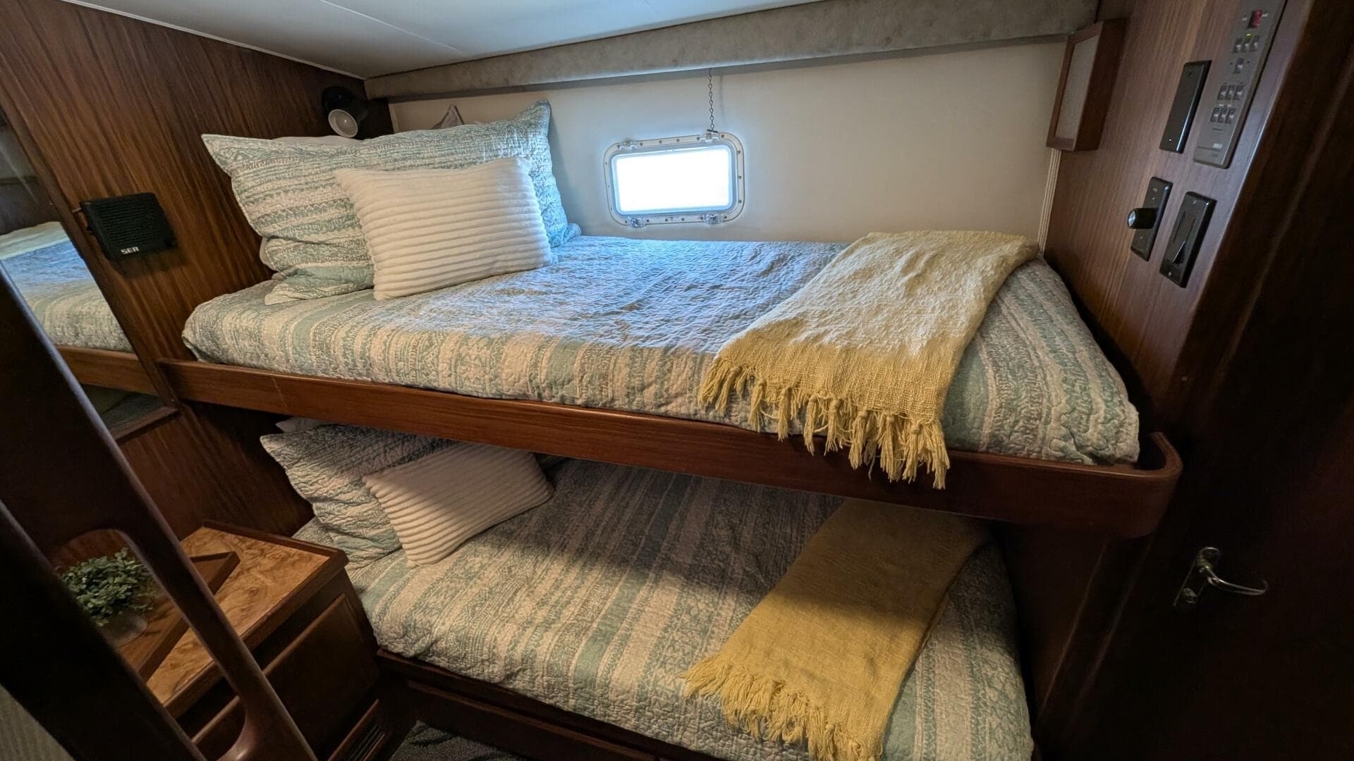 1987 Hatteras 55 Convertible