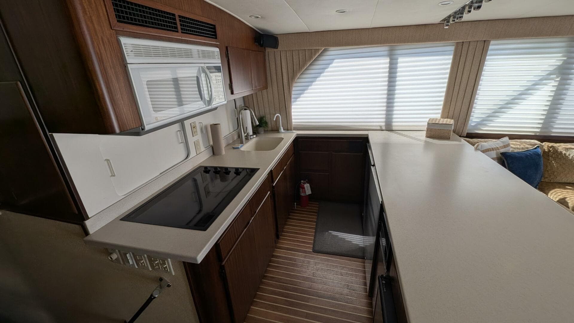 1987 Hatteras 55 Convertible