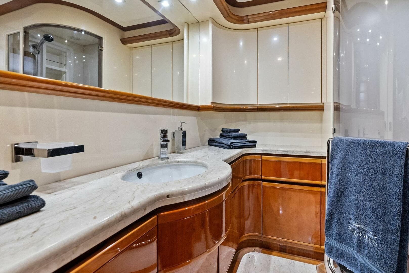 2004 Ferretti 94 Motor Yacht